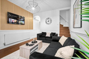 Stylish 3-Bedroom Home with Garden & Convenient Parking 18M